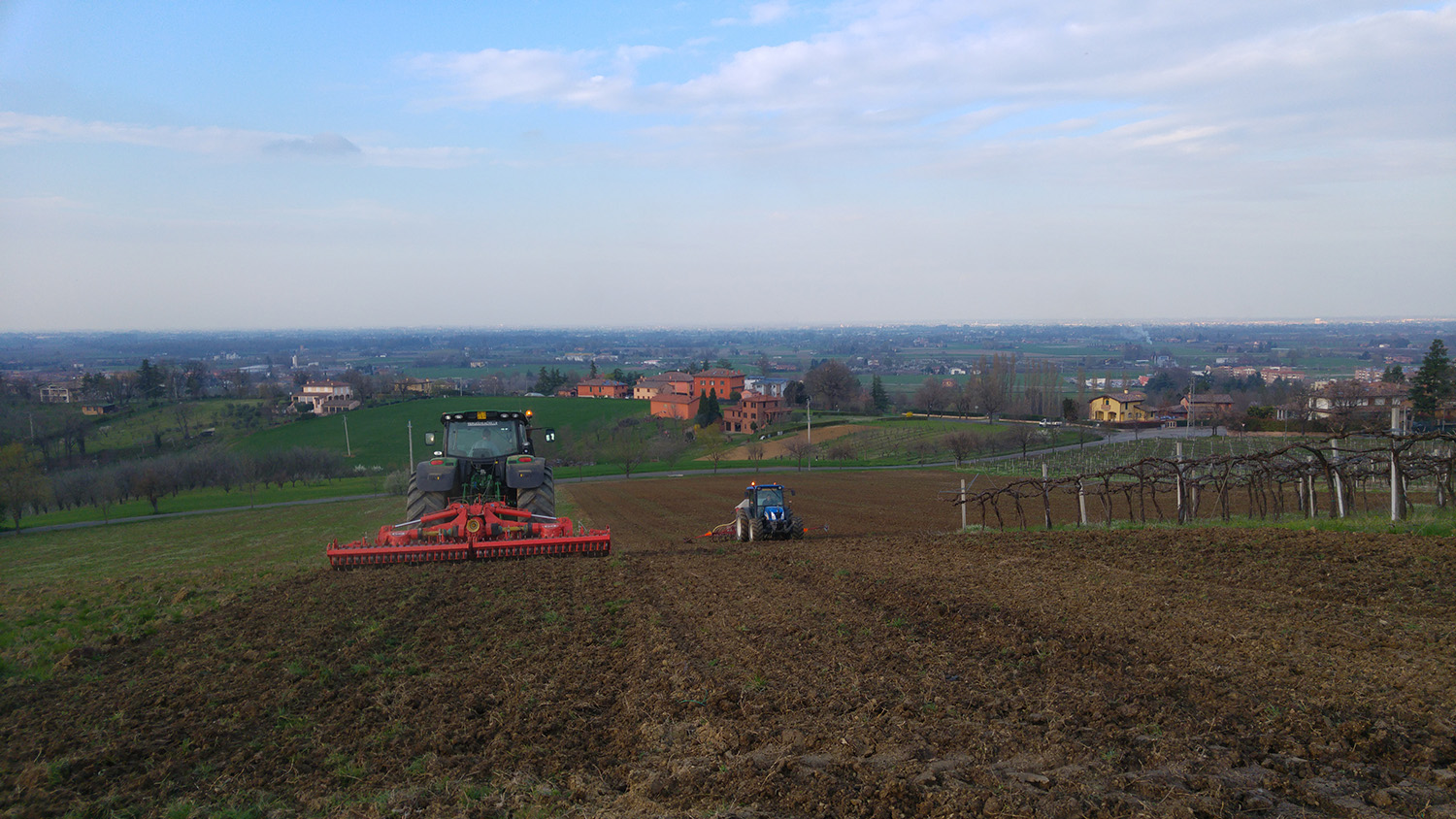 2016 03 21_171241 preparazione terreno e semina favino (9)