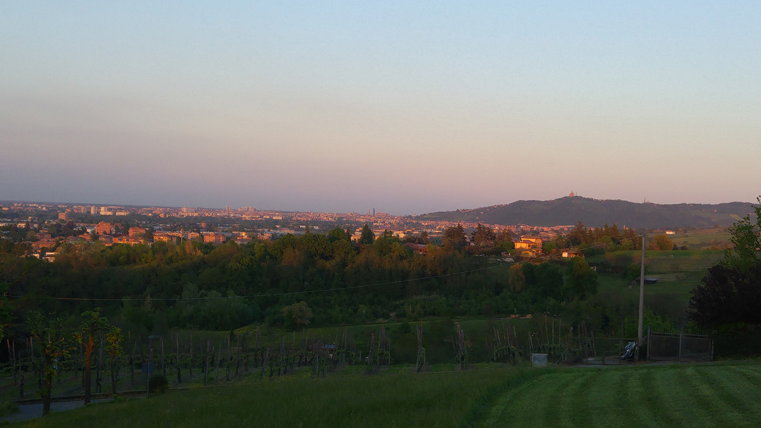 2016 04 15_194656 panorama su Bologna