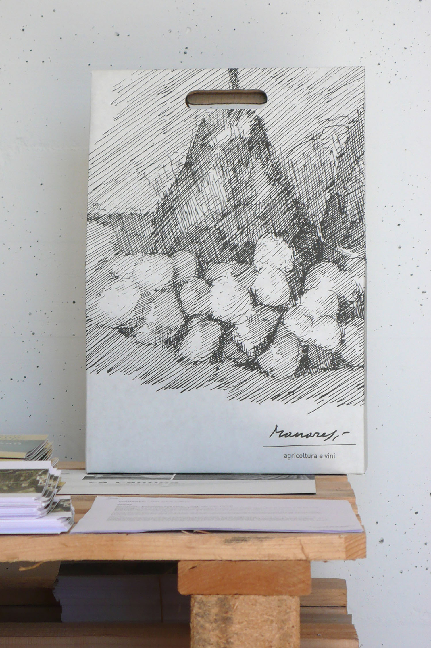 La confezione da 3 bottiglie con l'incisione di Paolo Manaresi ph. Manuel Dallolio (11)